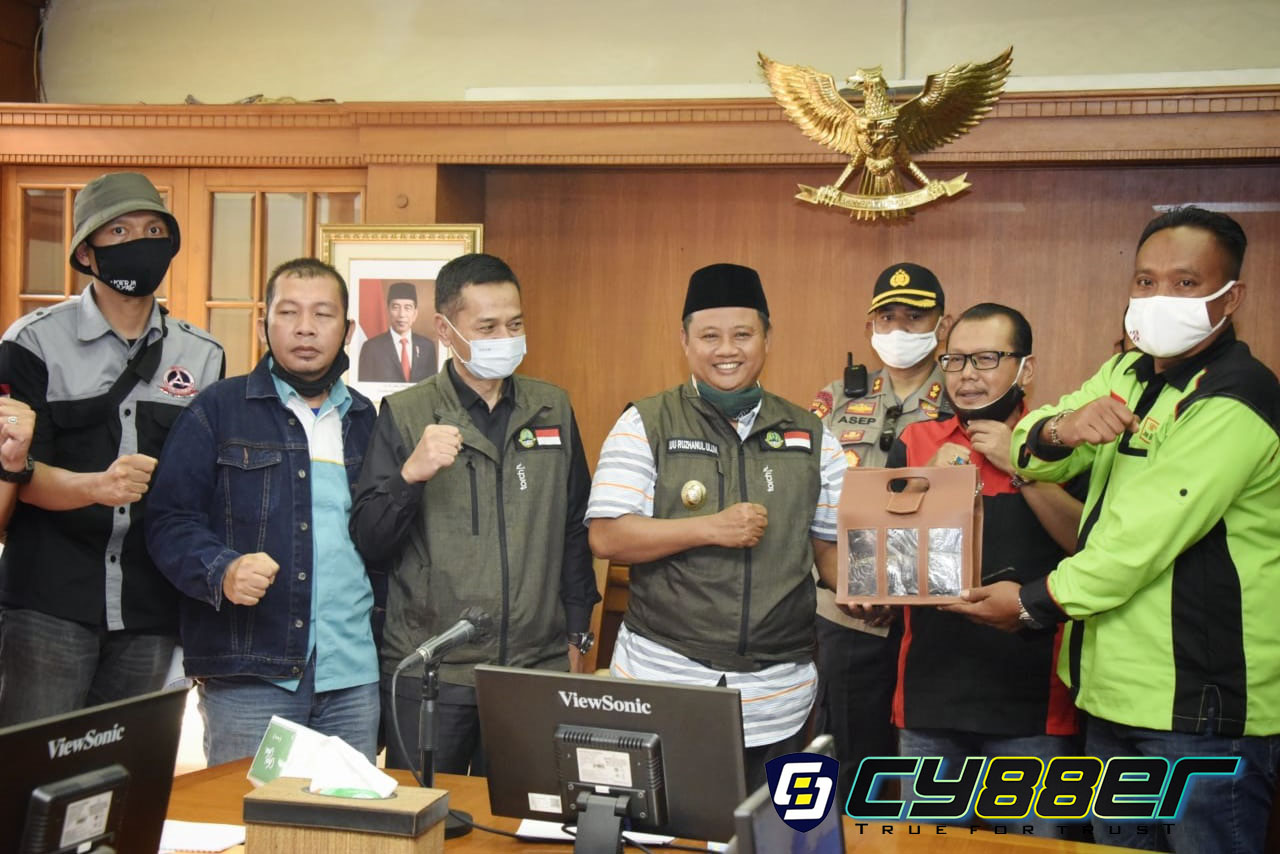 Audiensi Buruh Soal UMSK dan Bansos Diterima Wagub Jabar